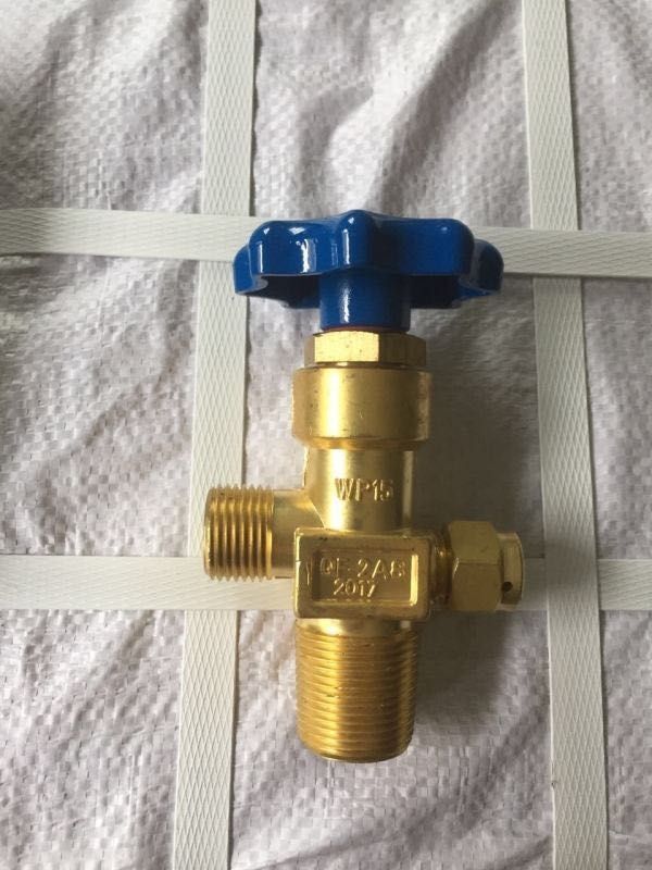 oxygen cylinder valves CGA 540 / CGA 580 brass material supplier